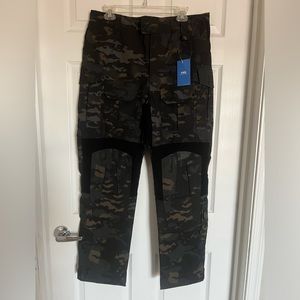New Men’s YKK Large Camo Pants with Removable Kneepads